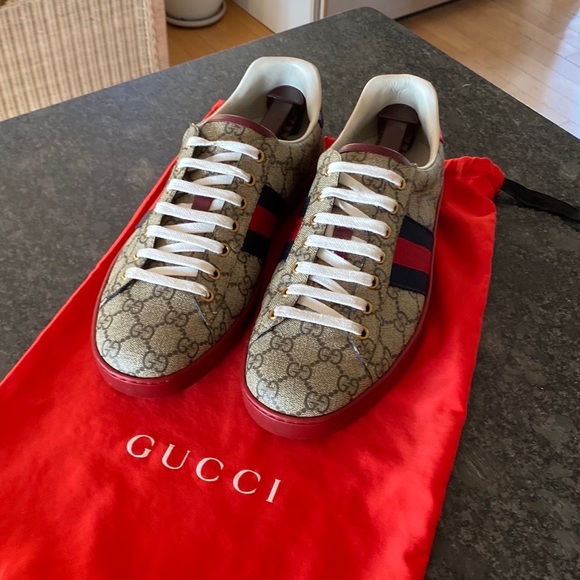 ๐ฆ Gucci Ace GG Supreme Sneakers - Picture 9 of 15